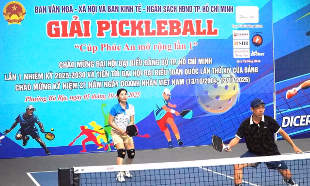 Lãnh đạo TPHCM tham gia tranh tài giải Pickleball ủng hộ đồng bào vùng bão lũ