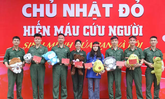 Chủ Nhật Đỏ tại Học viện Hậu cần: Trao gửi niềm tin và sự sống 