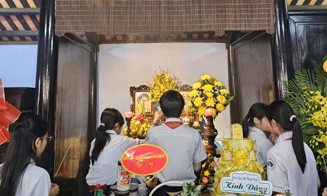 Dâng hương tưởng niệm 125 năm Ngày mất của thân mẫu Chủ tịch Hồ Chí Minh