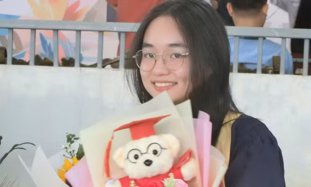 Cô sinh viên xin vắng mặt ở lễ trao học bổng vì nhập viện điều trị ung thư