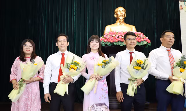 TPHCM tuyên dương 233 Bí thư Chi bộ tiêu biểu, giỏi việc nước, đảm việc nhà