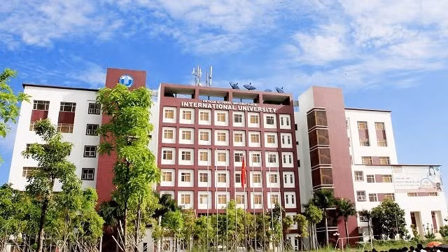 Trưởng phòng tổ chức một trường đại học ở TPHCM bị tố đạo văn