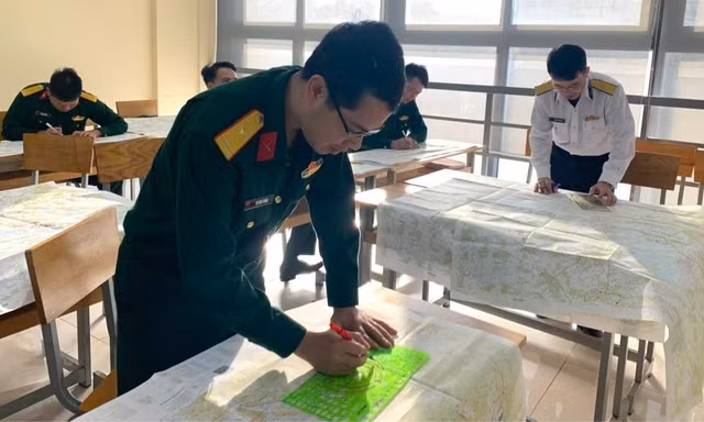 Những chính ủy tương lai dồn sức cho cuộc ‘thử lửa’ quan trọng