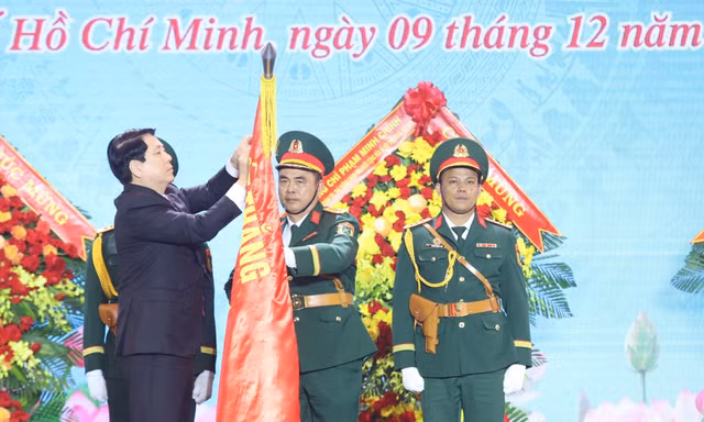 Chủ tịch nước Lương Cường trao danh hiệu Anh hùng Lực lượng vũ trang nhân dân tặng Quân khu 7 