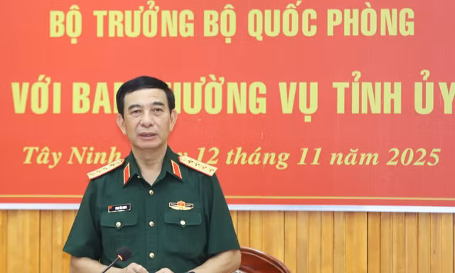 Bộ trưởng Quốc phòng Phan Văn Giang làm việc với Ban Thường vụ Tỉnh ủy Tây Ninh