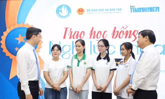 Hai chị em ruột tiếp tục ước mơ vào giảng đường