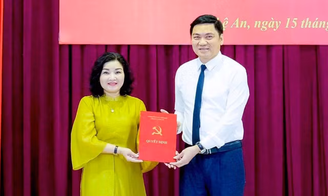 Công bố quyết định của Ban Bí thư Trung ương Đảng về công tác cán bộ