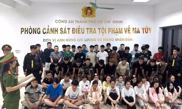 Công an TPHCM đánh sập tụ điểm ma túy trong bar Revo, bắt giữ hàng chục đối tượng