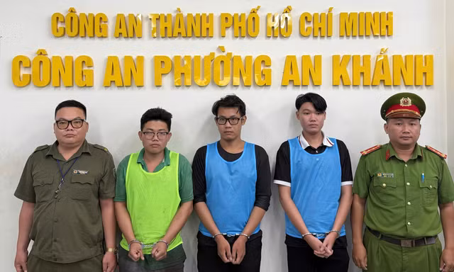 Giả danh Cảnh sát hình sự chặn xe, đe doạ rồi cưỡng đoạt tiền người dân