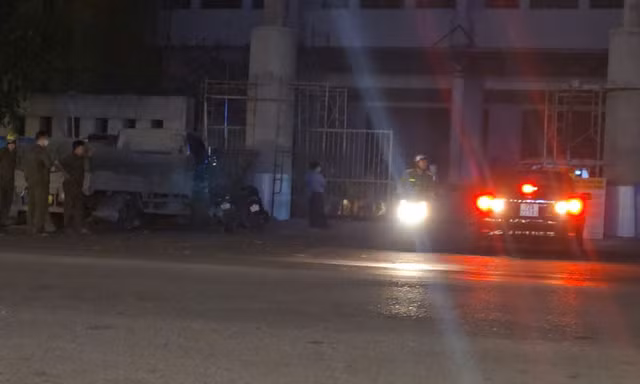 Sập giàn giáo tại Nhà thi đấu Phú Thọ, 2 người thương vong