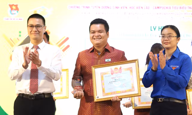 Vinh danh sinh viên Lào, Campuchia tiêu biểu học tập tại TPHCM