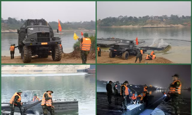 Thần tốc bắc cầu phao sông Lô, hàng trăm quân nhân được Đại tướng Phan Văn Giang ngợi khen