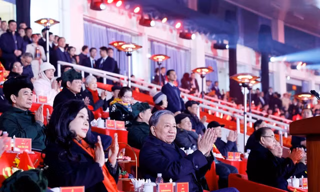 Tổng Bí thư Tô Lâm và lãnh đạo Đảng, Nhà nước dự chương trình ‘Dưới lá cờ vẻ vang của Đảng’