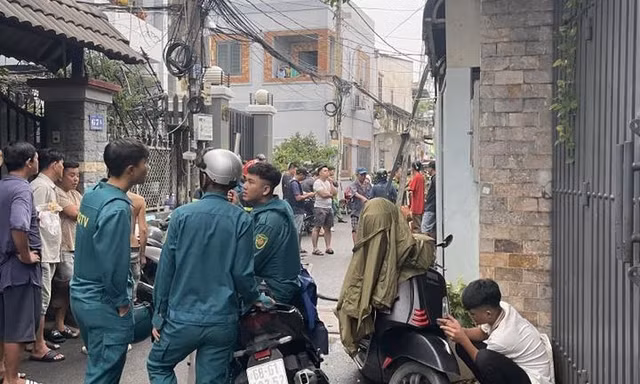 Người đàn ông tấn công hàng xóm rồi cố thủ, đốt nhà 