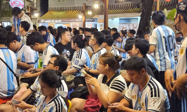 Quán cà phê TPHCM kín chỗ trước trận chung kết World Cup 2026