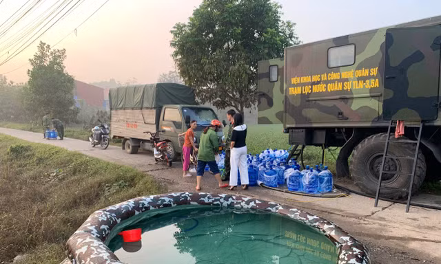 Đưa trạm lọc nước Quân đội chế tạo hỗ trợ người dân vùng lũ Thái Nguyên và Bắc Ninh