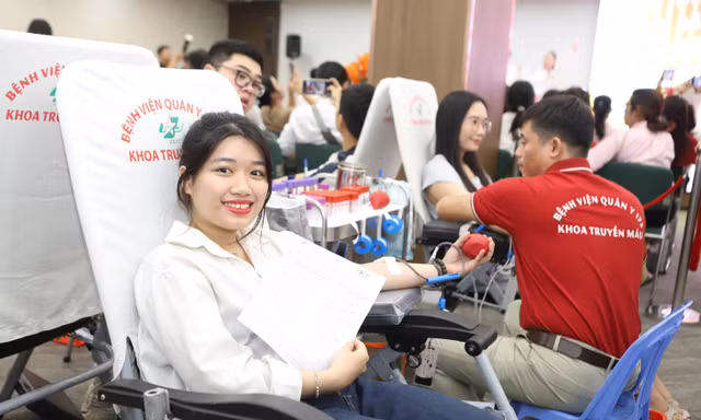 Những nụ cười tỏa nắng tại Chủ Nhật Đỏ dịp Tết Bính Ngọ