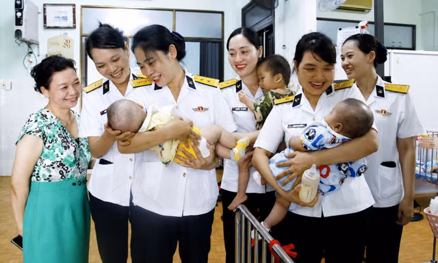 Tết thiếu nhi 1/6: Bộ đội Cụ Hồ thắp lửa yêu thương 