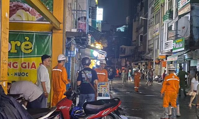 Thanh niên chết bất thường khi đi bộ qua đoạn ngập ở TPHCM