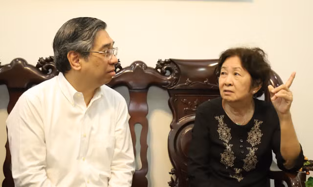 Lãnh đạo Thành ủy TPHCM thăm, tri ân cố kiến trúc sư Huỳnh Tấn Phát, cố bác sĩ Phùng Văn Cung