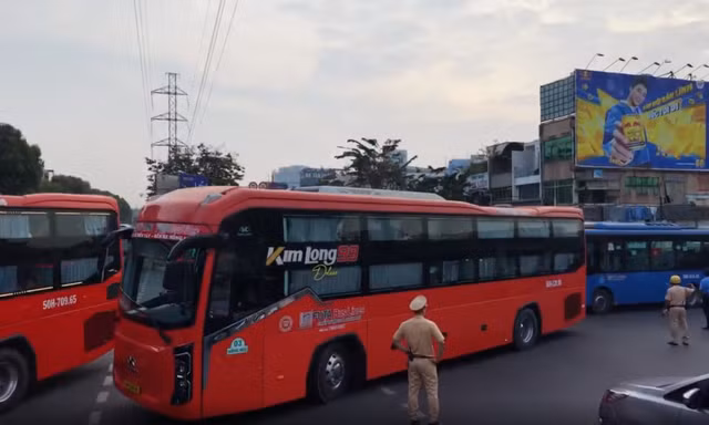 Công an TPHCM đồng loạt ra quân
