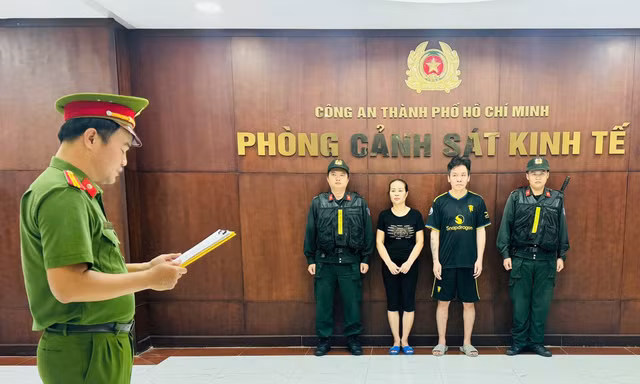 Nhóm buôn lậu vàng trị giá hàng chục tỷ đồng sa lưới khi qua sân bay Tân Sơn Nhất