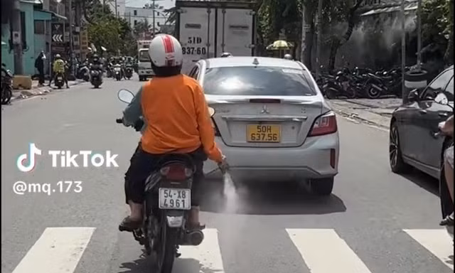 Công an xác định nhân thân người rải 'bột lạ' trên đường ở TPHCM 