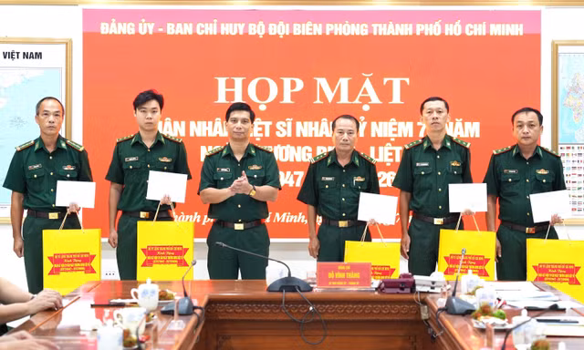 Bộ đội Biên phòng TPHCM tri ân gia đình liệt sĩ
