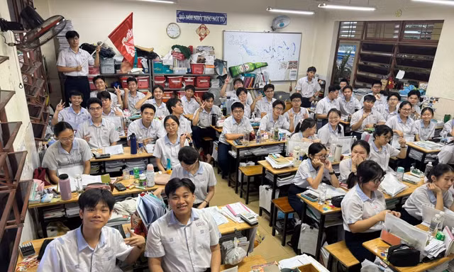  Nóng: Một lớp có 46/47 học sinh trúng tuyển trường y, 2 em đạt 30 điểm