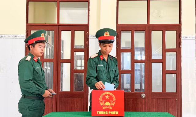 Hơn 2.000 cử tri đặc khu Thổ Châu đi bầu cử sớm