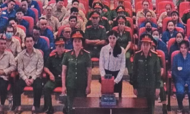 Trúc Phương tại Cơ quan công an.
