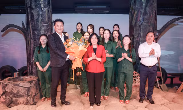 Chủ tịch Ủy ban Trung ương MTTQ Việt Nam Bùi Thị Minh Hoài dự chương trình 'Huyền thoại tuổi thanh xuân'