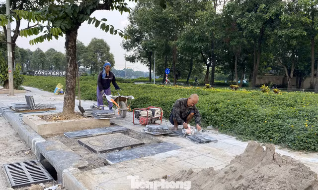 Hà Nội: Vì sao vỉa hè vừa làm xong lại tiếp tục cải tạo, lắp cống?