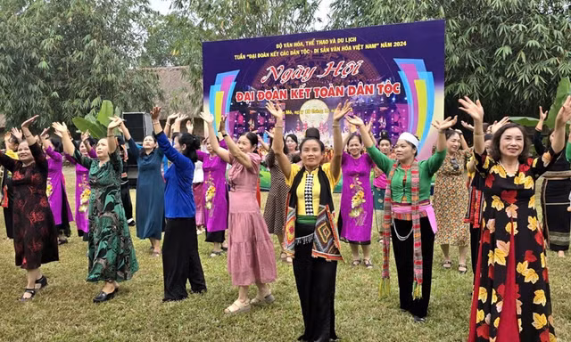 Phấn đấu 100% xã, phường thiết lập trang mạng xã hội để tương tác trực tiếp với người dân