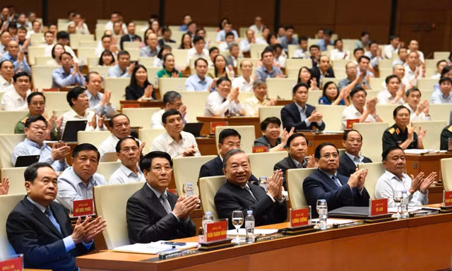 Chỉ thị mới của Bộ Chính trị về thực hiện trách nhiệm giải trình trong hoạt động công vụ