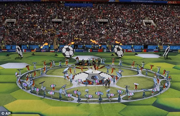 NÓNG NHẤT WORLD CUP 2018: Bóng Telstar 18 lăn, lễ hội bắt đầu