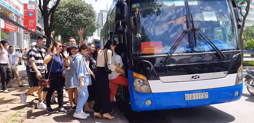 Cán bộ, giảng viên các trường ĐH ở TPHCM lên đường về tỉnh làm nhiệm vụ coi thi