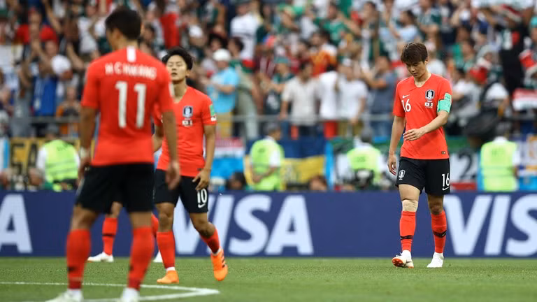 Hàn Quốc 1-2 Mexico: Lẳng lặng cúi đầu