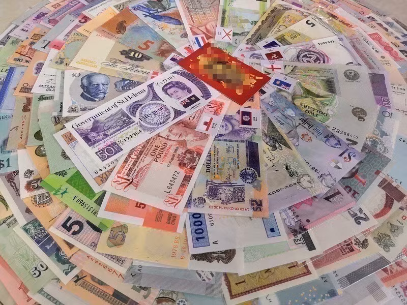 Trên một trang bán hàng, bộ tiền 180 tờ có giá 11,5 triệu đồng/ bộ