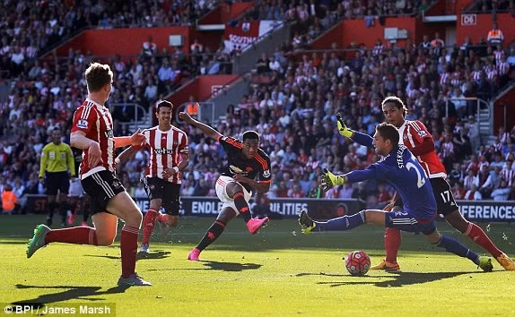 Martial liệu có thể thay thế Rooney lĩnh xướng hàng công của M.U? (ảnh: manutd.com) 