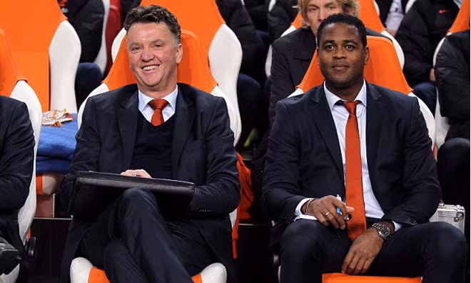 Louis Van Gaal sẽ mang theo trợ lý số 2 Patrick Kluivert tới M.U.