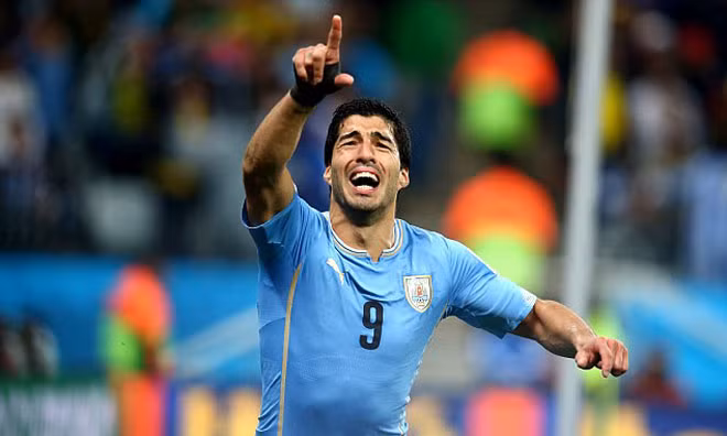 Luis Suarez lập cú đúp giúp Uuruguay hạ gục Anh