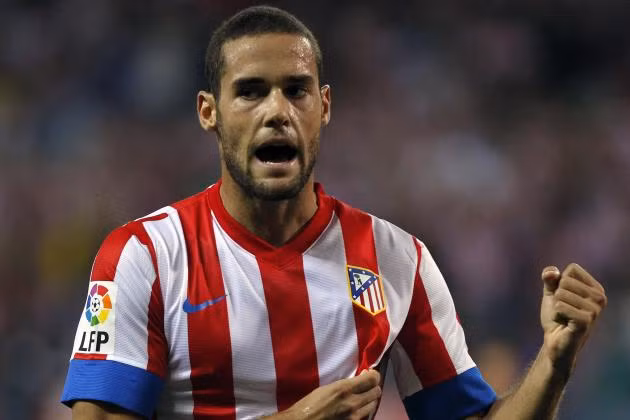 Mario Suarez dính chấn thương nặng.