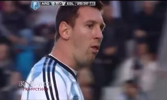 Máy quay ghi lại hình ảnh Messi nôn khan