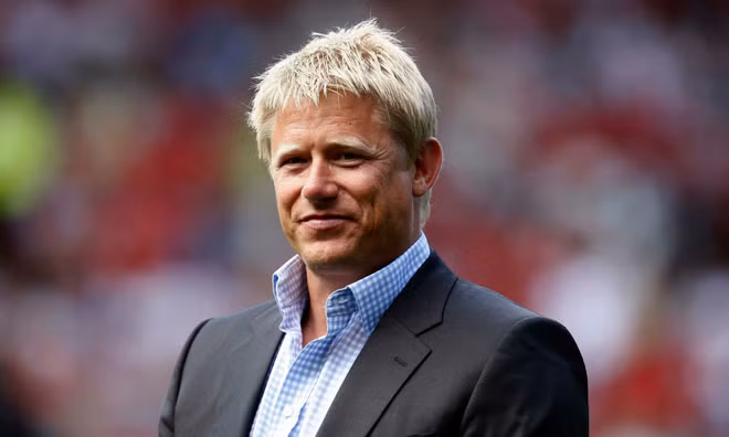 Peter Schmeichel không hài lòng về cách M.U thua trận.