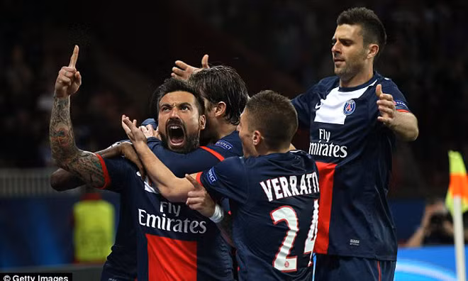 Những khoản tiền thưởng hậu hĩnh đang chờ Cavani và các đồng đội 