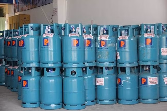 Giá gas giảm 24.000 đồng/bình 12kg từ ngày 1/12.