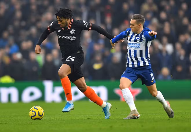 Chelsea đánh rơi chiến thắng ngày đầu năm
