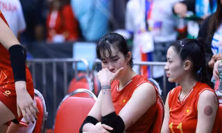 Thương quá các cô gái bóng chuyền Việt Nam