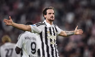 Bàn thắng phút bù giờ cứu Juventus thoát thua Milan